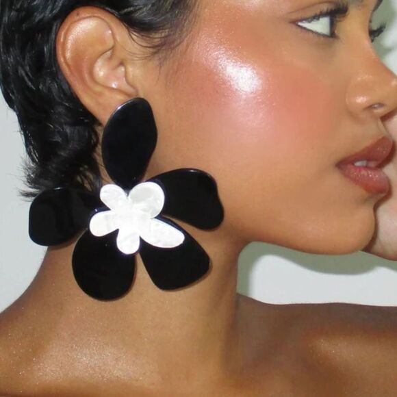 Zara Jewelry - Zara Black and White Statement Earrings #1657